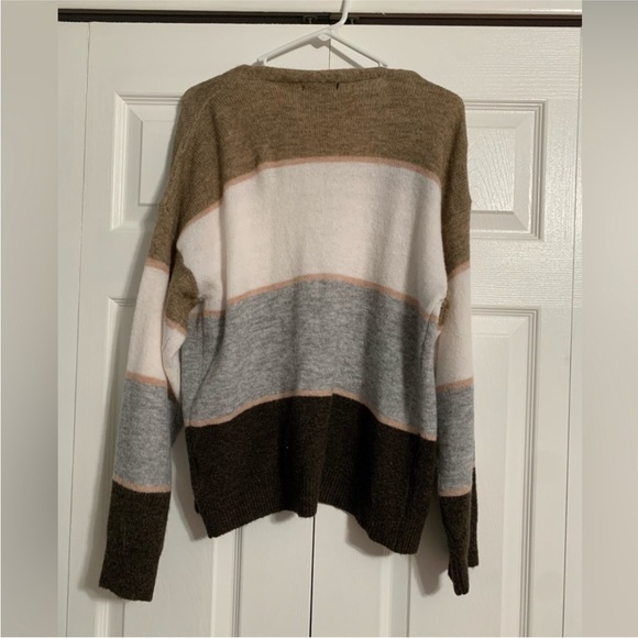 Women’s Cardigan- Large - Picture 2 of 4